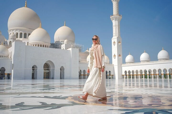 Abu Dhabi City Tour With Sheikh Zayed Grand Mosque from Dubai